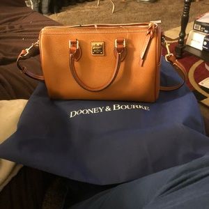 Dooney and bourke 2 way bag